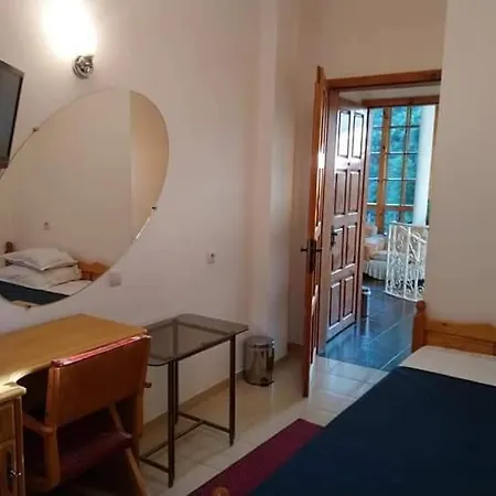 Park Amfora -free Parking 3* Vladaya